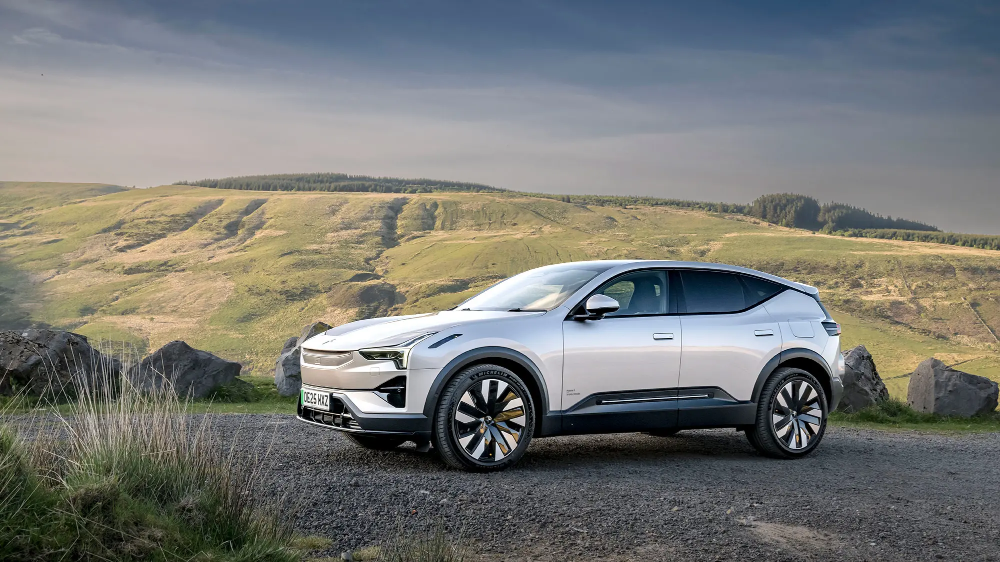 پرفورمنس برقی پلستار مدل 2026 در نمای دینامیک