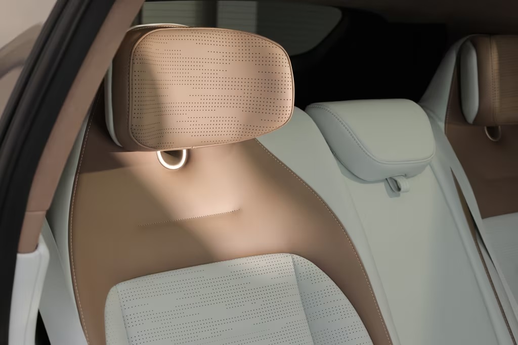 آواتر
