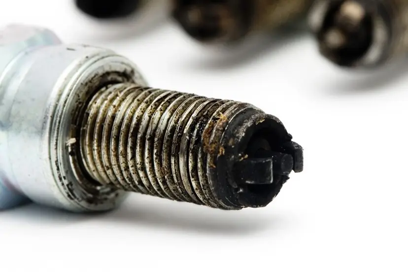 علت چرب شدن شمع خودرو چیست؟