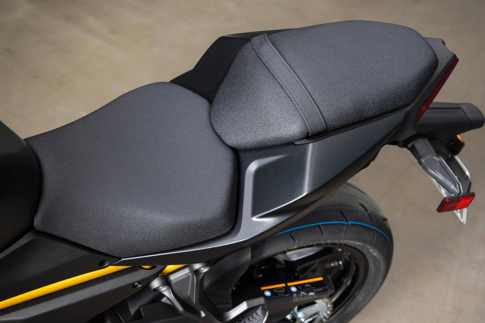 موتورسیکلت کاوازاکی Z650 S مدل 2026