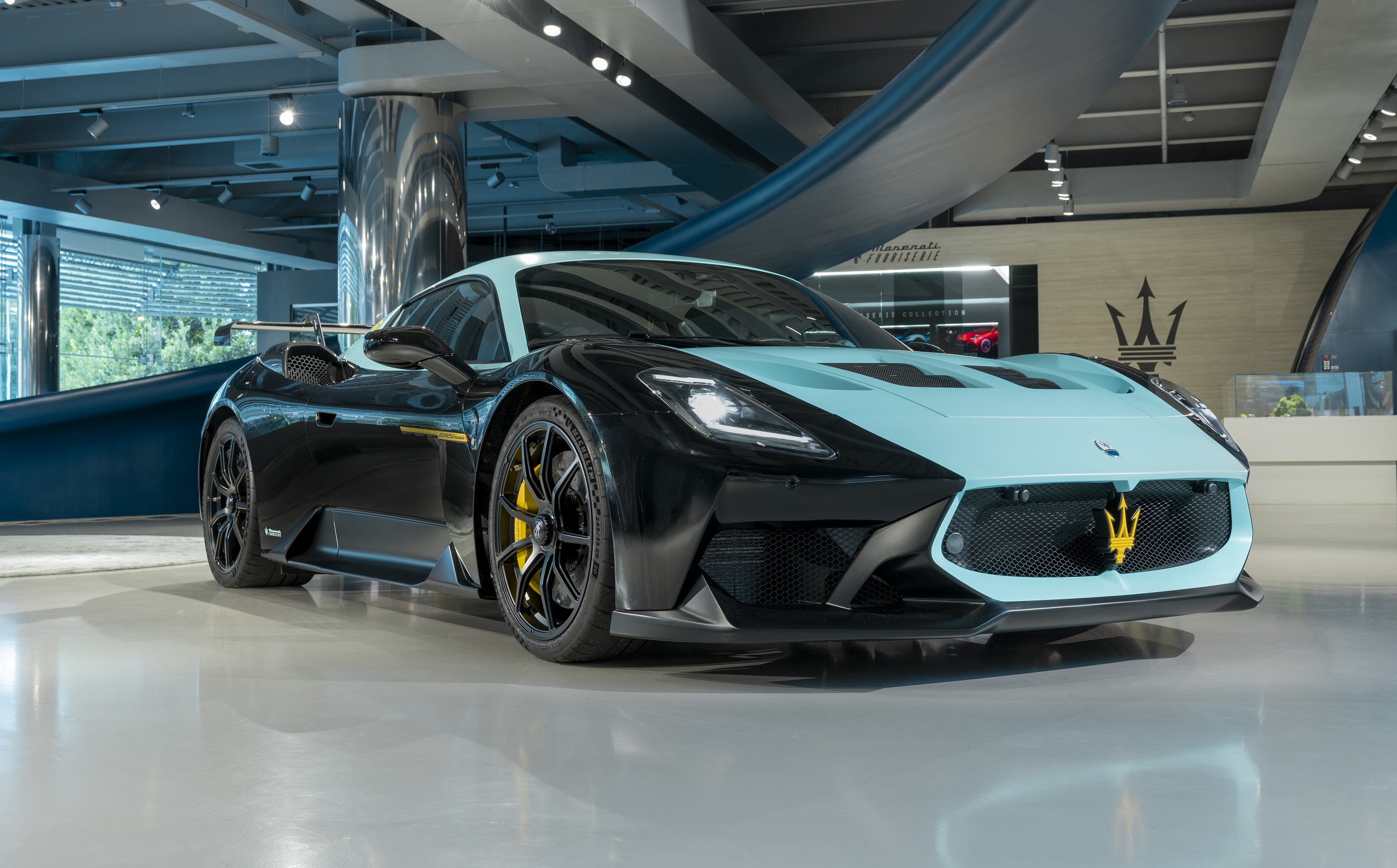 رونمایی از نسخه سفارشی مازراتی GT2 استراداله با الهام از MC12 GT1
