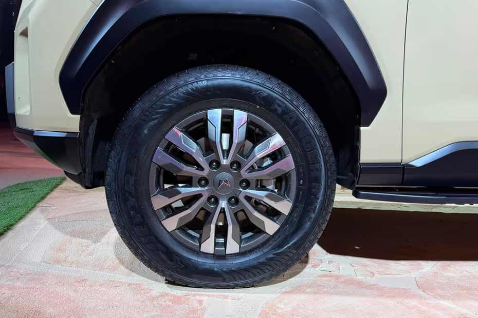 ماهیندرا اسکورپیو لایف استایلر